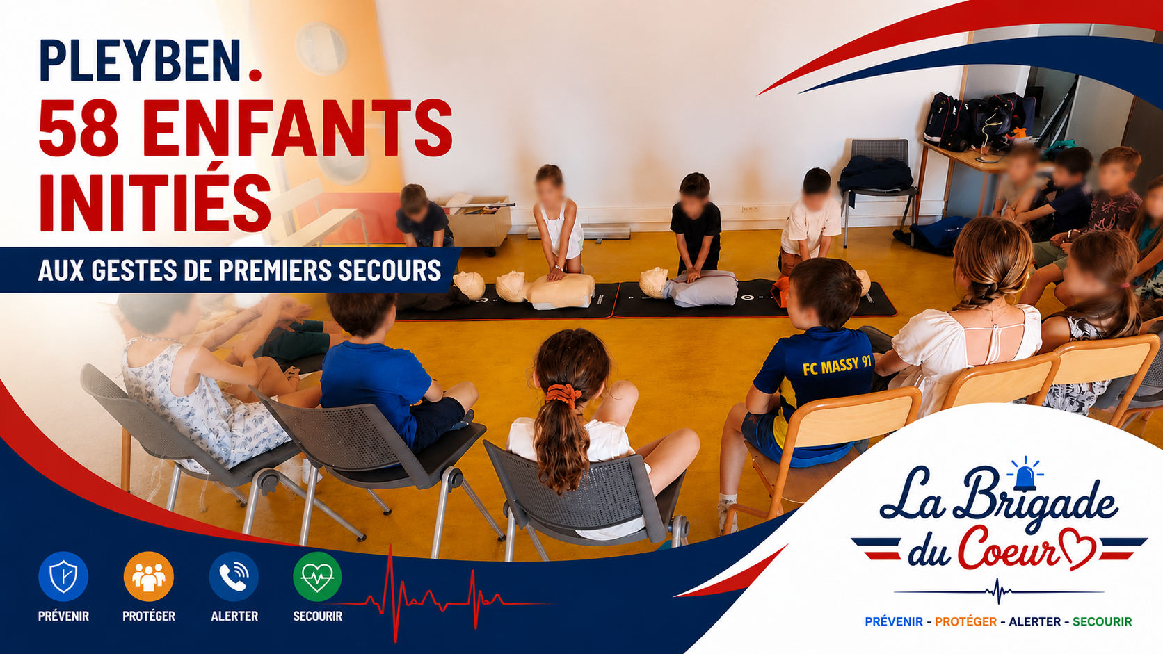 Des enfants de l'ALSH de Pleyben participent à un atelier de prévention et de gestes de premiers secours animé par La Brigade du Cœur, avec des exercices de réanimation cardio-pulmonaire adaptés à leur âge.