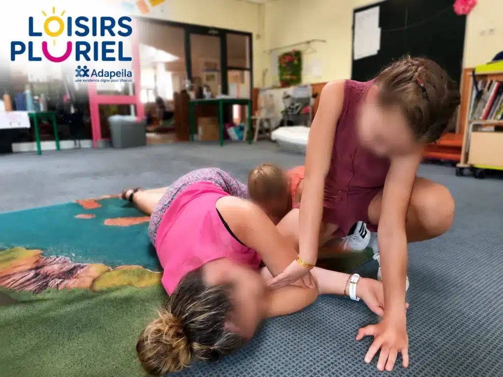 Atelier premiers secours enfants et adolescents à Loisirs Pluriel Saint-Malo : apprentissage de la PLS avec La Brigade du Cœur